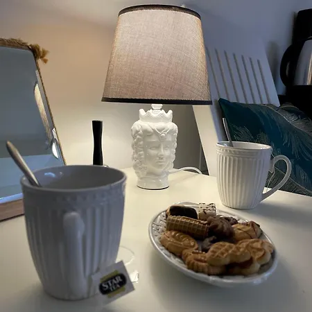 Le Del Lungomare Bed & Breakfast *