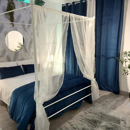 Le Del Lungomare Bed and breakfast