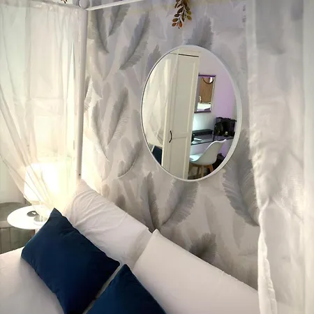 Le Del Lungomare Bed and breakfast